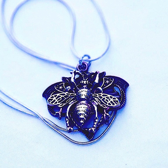 Brazenly Buzzin' Handcrafted Necklace - Picture 2 of 5